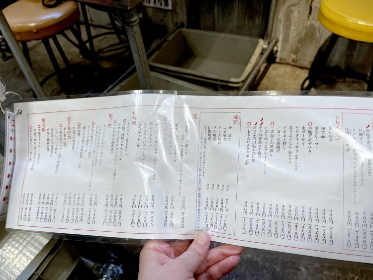 “とりあえず”のクイックメニューからがっつりとした揚げ物まで幅広く揃っている。