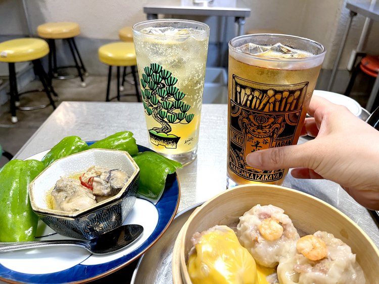 ドリンクはオリジナルグラスでいただこう！