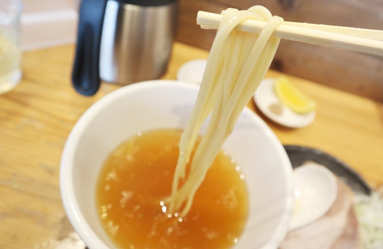 塩つけ麺（200g）1200円。プラス100円で麺を100g増量できる。