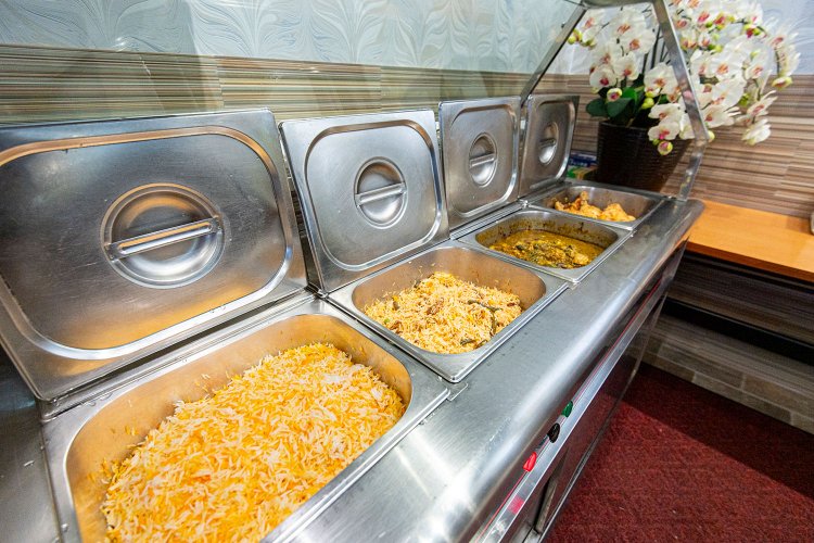 火～金のランチビュッフェ1400円も大人気。日本人客も多い。