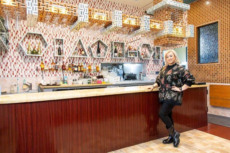 家族で営む中古車ビジネスでロシアに住んでいたこともあるというマーシャさん。