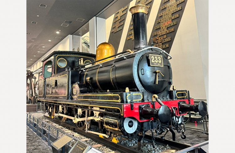 第1回でもらえるのは非常にレアな「230形233号機」。国の重要文化財に指定された蒸気機関車です。