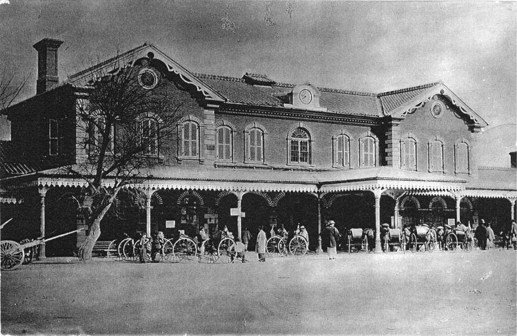明治7年（1874）5月11日に開業した、大阪駅の初代駅舎。
