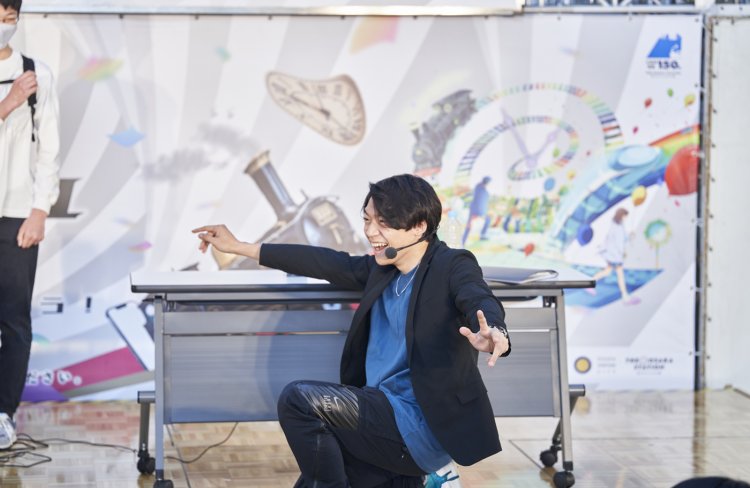 ステージ上で参加者と伊沢さんが直接対決！