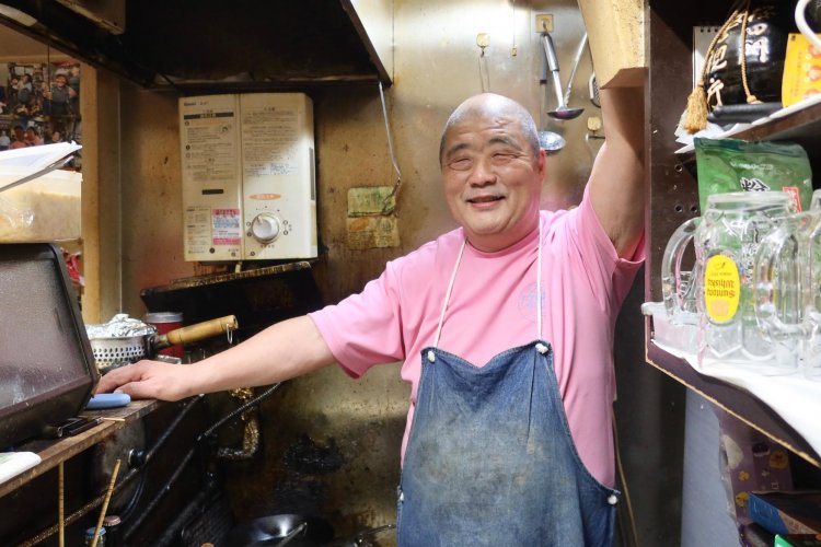 どんな人も笑顔で迎えてくれる、店主の本庄さん。