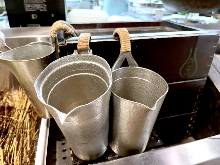 寒い時季には熱燗のおいしい酒も多数登場する。