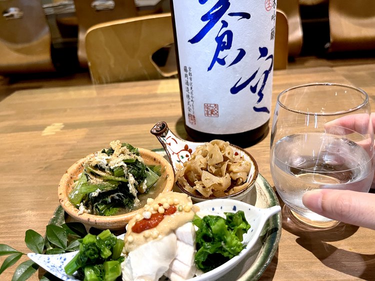 すっと舌になじむ、素直な味わいの日本酒「蒼空」。