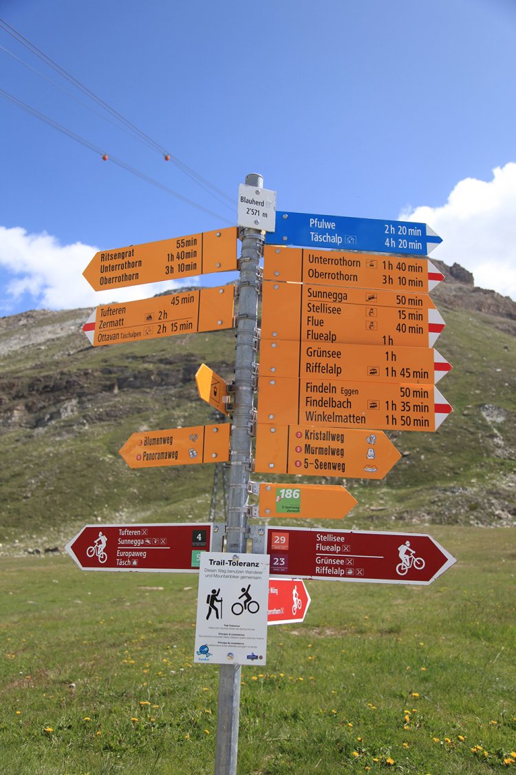 ありがたい標識。およその所要時間などもわかる。