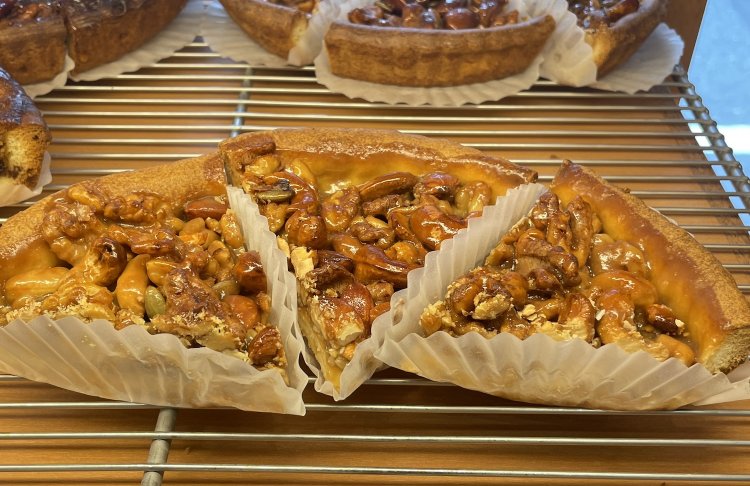 ナッツタルト259円のぎっしりぶりを見てください。