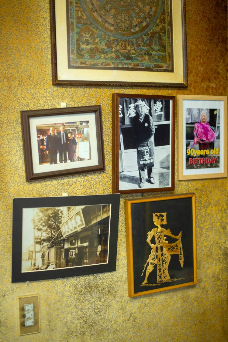 恵美子さんが「かっこよかった」と話す亡き夫・昭馬さんの写真も飾られている。