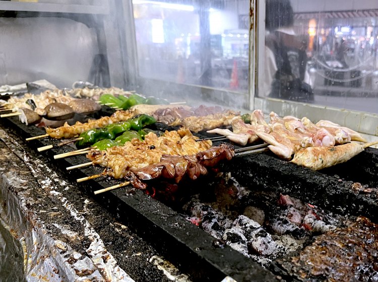 炭火でじっくり焼いた焼き鳥を早く食べたい。