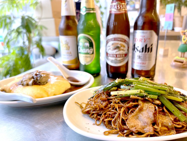 焼麺と焼玉子でビールがすすみそう！