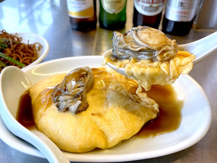 トロリとした食感の卵に磯の旨味が詰まった牡蠣、甘酸っぱいソースが三位一体！