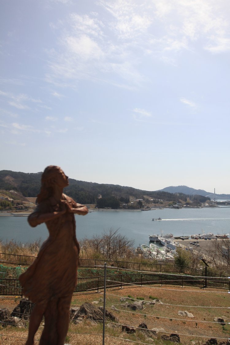 『気仙沼市復興祈念公園』からは港を一望できる。