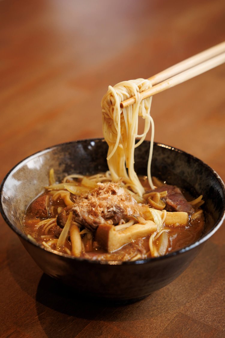 カレーにゅうめん880円などシメの料理も。