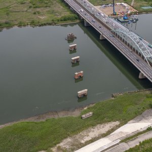 大阪・淀川に残るレンガの橋脚、かつての「本庄水管橋」を空撮する【廃なるものを求めて】