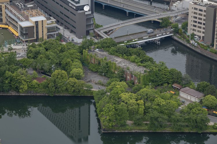 旧化学分析場の現在の姿。1998年頃まで陸上自衛隊の施設だったようだが、それから無人の廃墟となっている。