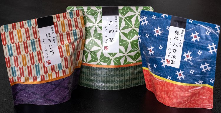 左からほうじ茶・丹那茶・抹茶入玄米茶のティーバッグ1袋6包入り各540円。