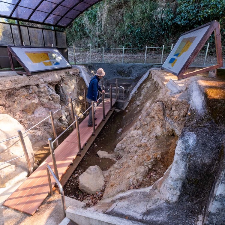 断層の様子を間近にできる「丹那断層地下観察室」。