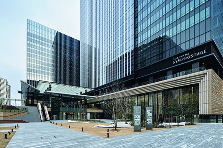 ゲートプラザは開放的な芝生広場。ワークプレイスのほかイベントの利用も。