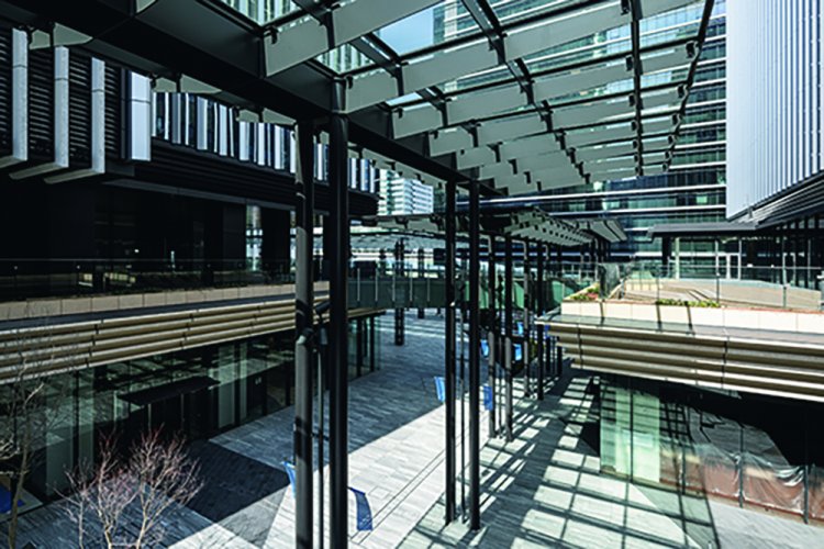 スカイプラザからは階下ストリートを見渡せる。