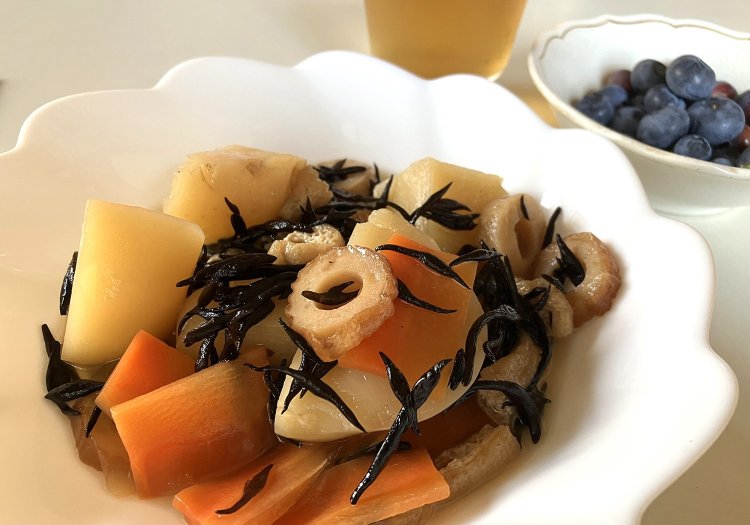 同じ具材でも切り方が違ったり、ヒジキの量が違ったり。素朴な料理だけど奥深い。