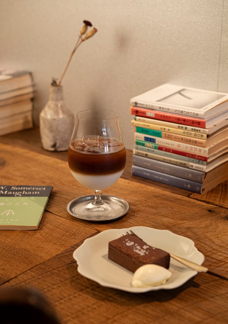 アイスカフェオレ650円、ショコラテリーヌ700円。