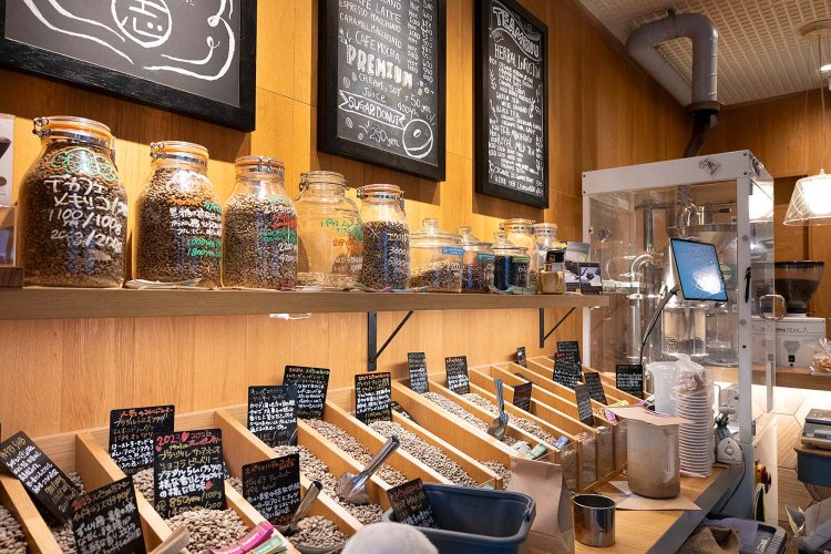 生の豆を好みの状態に焙煎してくれる。