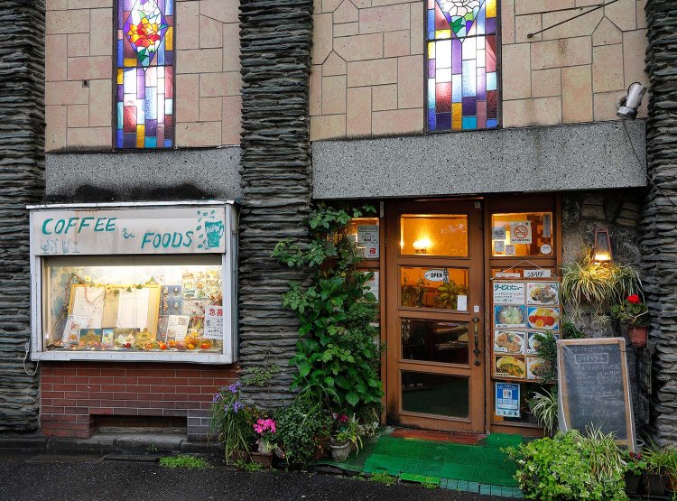 ステンドグラスがきらめく。