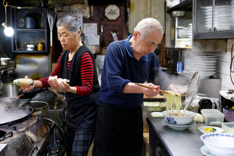 寡黙な宗広さんと陽気なせつ子さん。ナイスコンビネーション！