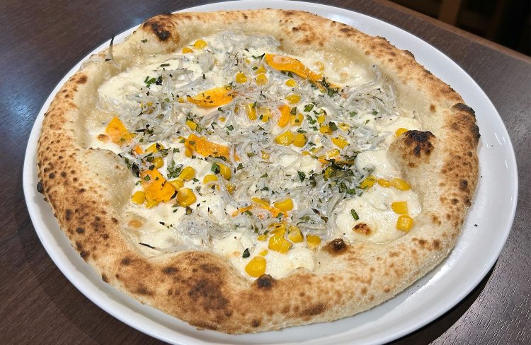 コーンが入ったピッツァは子供に大人気だという。