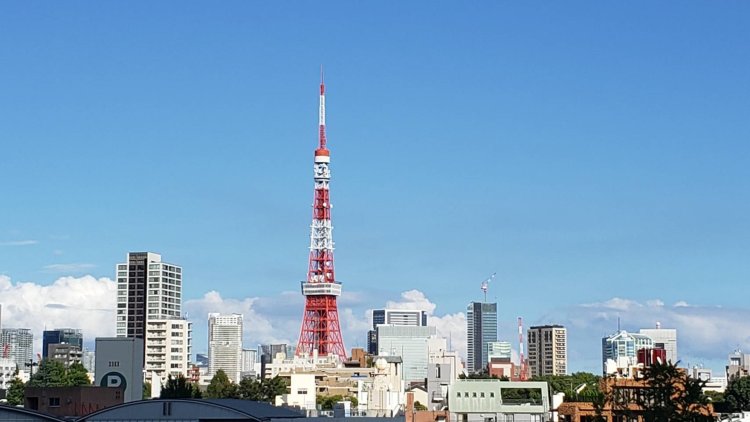 梅雨の晴れ間、綺麗な青空が広がる。