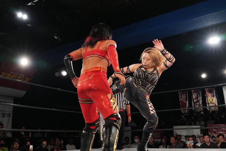 酔っぱらったら……こうはならないのでご安心ください（笑）。（撮影＝ペペ田中）。