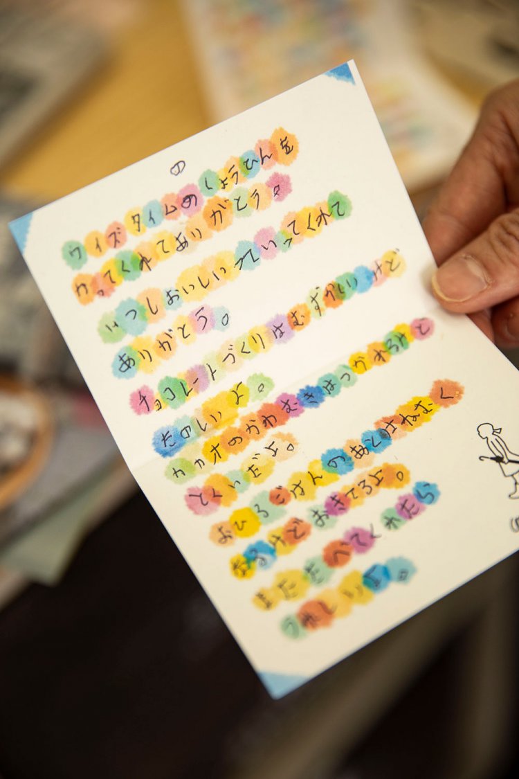 個性豊かなステッカーやギフトに同封する手紙も利用者の手作り。
