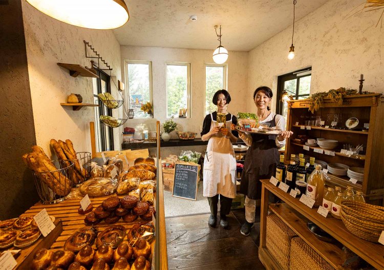 「フランスのカフェのような店を目指します！」。