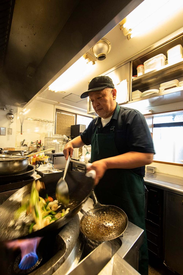 店主の高野宰さん。