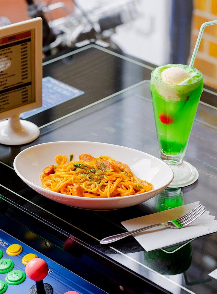 クリームソーダ550円、スパゲティナポリタン600円。