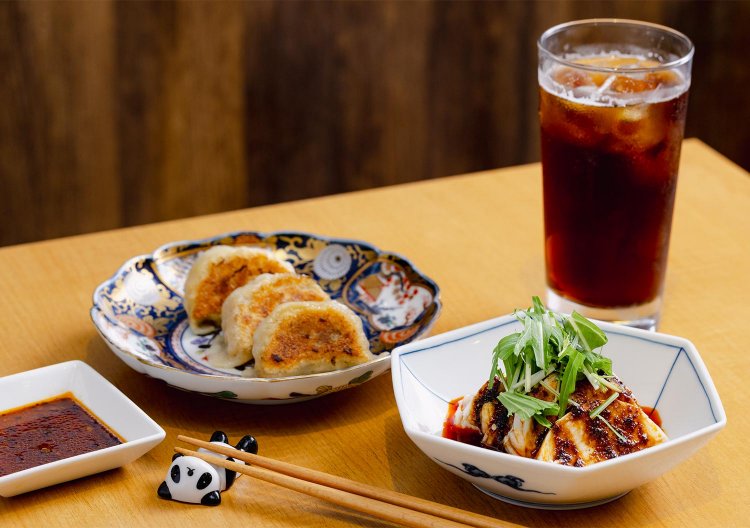 よだれ鶏500円、いも豚餃子3ケ600円、ドラゴンハイボール600円。