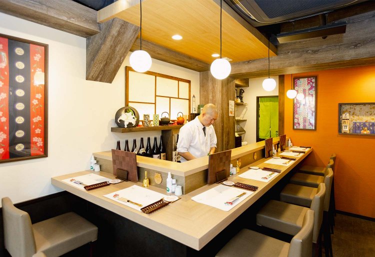 「フランス人が造った和食に合うワインもあります」。