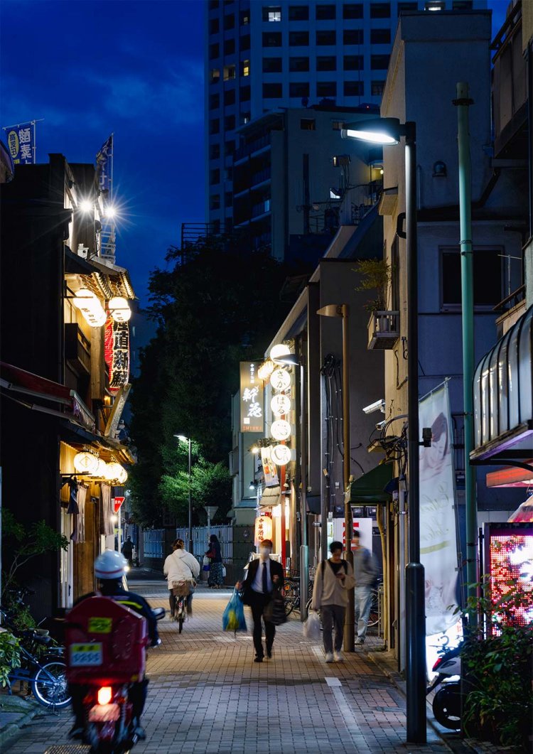 練馬駅南口の繁華街。