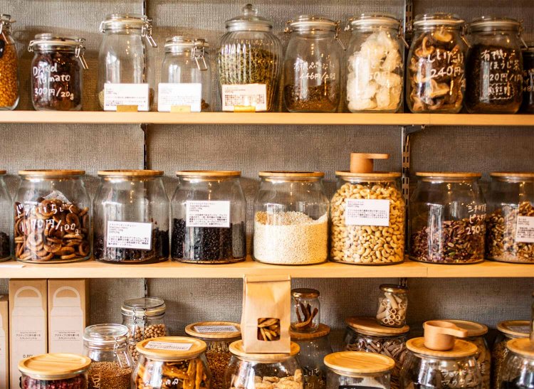 大豆ミート100g 330円、国産ポップコーン100g 400円など。