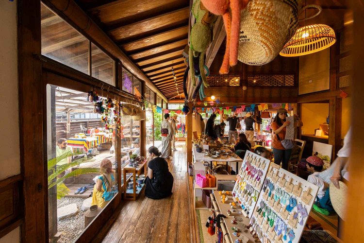 取材日はメキシコの春祭りを開催中で大にぎわい！