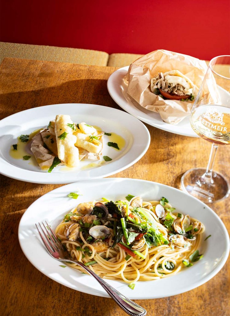 練馬の小麦粉を加えた匠のパスタを使用。東久留米タネニハファームの筍フリット800円など。