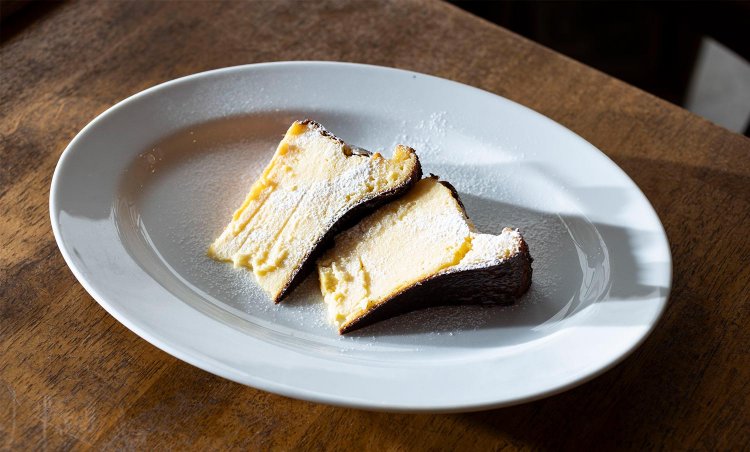 本物のバスクチーズケーキ1ピース900円。