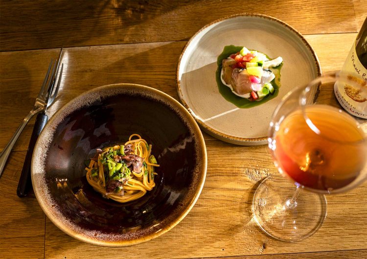 全8皿のコース8500円が基本。