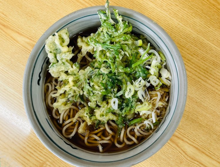 かけそば350円に春菊天110円。