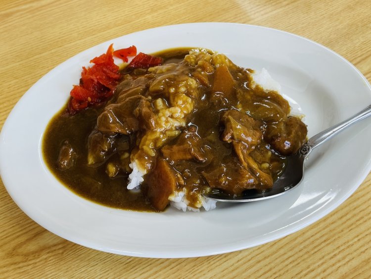 ミニカレー420円。たぬきそばとのセットなら680円とかなりお得。