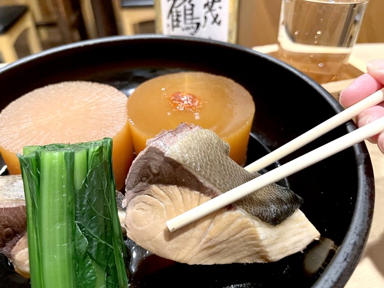 分厚いぶりの切り身と、超厚切りの大根の炊き合わせ。