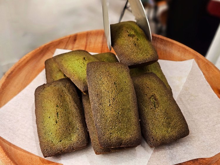 抹茶フィナンシェ200円。