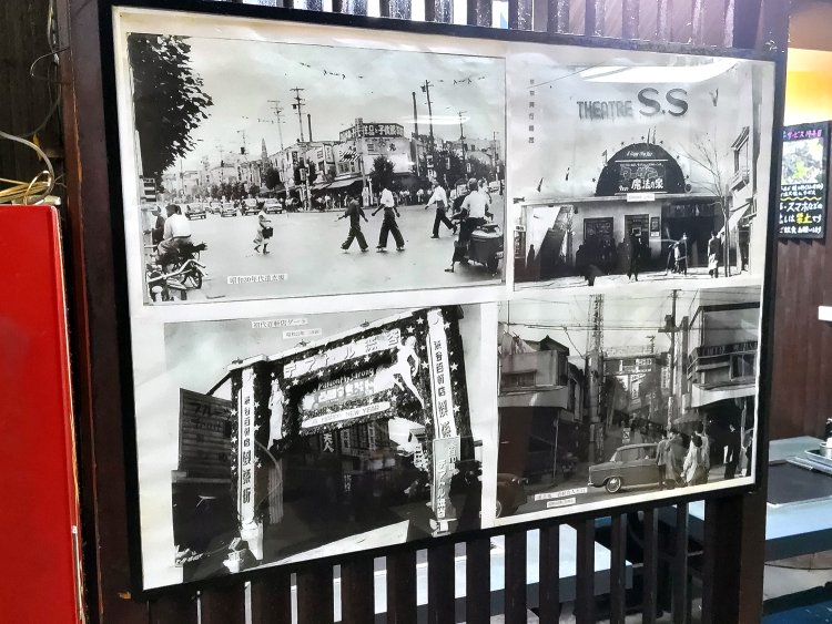 店内の壁には、昭和30年代の道玄坂や、初代百軒店ゲートなどの白黒写真が飾られている。